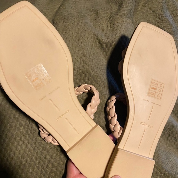 Dolce Vita cream flat sandals. Barely worn. - Picture 3 of 4